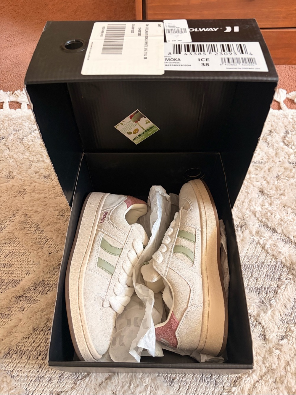 Coolway Moka White US size 7 sneakers New in Box